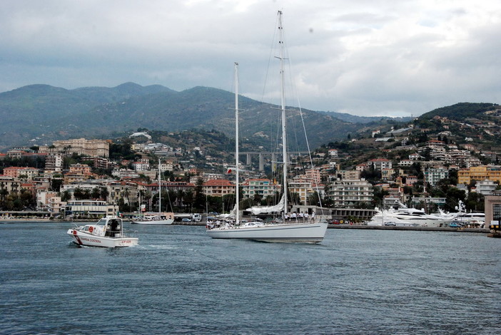 Sanremo: partite per la regata le splendide 7 imbarcazioni della Marina Militare italiana
