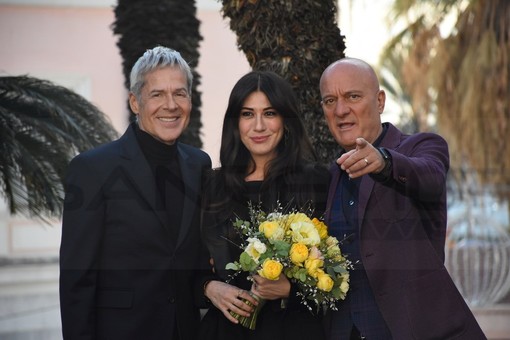 #Sanremo2019: ecco i compensi per il Festival, a Baglioni 800mila euro, Bisio 400mila e Raffaele 300mila #Sanremo2019: ecco i compensi per il Festival, a Baglioni 800mila euro, Bisio 400mila e Raffaele 300mila