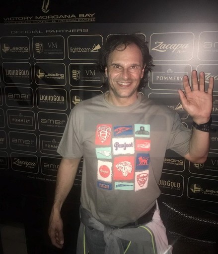 Paolo Andreucci festeggia la vittoria al Rallye di Sanremo insieme ai suoi avversari al Victory Morgana