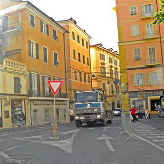 Sanremo: convivenza tra pedoni ed automobilisti, nel mirino di Mario i passaggi pedonali di via Feraldi Sanremo: convivenza tra pedoni ed automobilisti, nel mirino di Mario i passaggi pedonali di via Feraldi