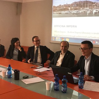 Imperia: presentato ieri il sito internet di "OfficinaImperia": la soddisfazione del Sindaco Capacci e dell'Assessore Parodi Imperia: presentato ieri il sito internet di "OfficinaImperia": la soddisfazione del Sindaco Capacci e dell'Assessore Parodi