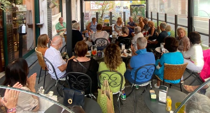 Vallecrosia: successo di pubblico per la presentazione del libro “La regina la filantropa e l'imperatrice” di Lilia De Apollonia Vallecrosia: successo di pubblico per la presentazione del libro “La regina la filantropa e l'imperatrice” di Lilia De Apollonia