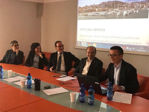 Imperia: presentato ieri il sito internet di "OfficinaImperia": la soddisfazione del Sindaco Capacci e dell'Assessore Parodi Imperia: presentato ieri il sito internet di "OfficinaImperia": la soddisfazione del Sindaco Capacci e dell'Assessore Parodi