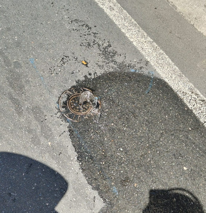 Sanremo, perdita d’acqua da giorni in strada Borgo Tinasso: cresce la preoccupazione dei residenti del Borgo Sanremo, perdita d’acqua da giorni in strada Borgo Tinasso: cresce la preoccupazione dei residenti del Borgo