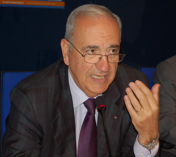 Sanremo: discussione sui 'Geotubi' sul litorale: interviene l'ex Assessore Franco Formaggini Sanremo: discussione sui 'Geotubi' sul litorale: interviene l'ex Assessore Franco Formaggini
