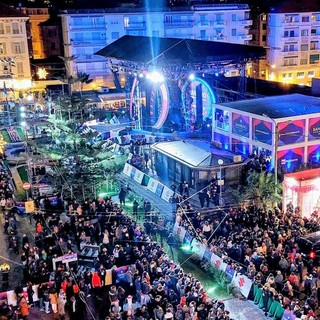 Sanremo, il Festival si espande oltre il centro: nuovi spazi per gli eventi e impegno a contenere i costi per gli operatori (Video)