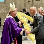 Sanremo rinnova la tradizione dei parmureli: le palme intrecciate per Papa Leone XIV partono verso il Vaticano Sanremo rinnova la tradizione dei parmureli: le palme intrecciate per Papa Leone XIV partono verso il Vaticano