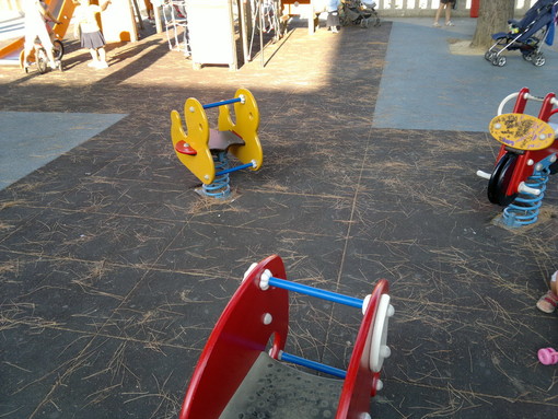 Taggia: 60mila euro di investimento per la manutenzione e sostituzione dei giochi nei parchi cittadini Taggia: 60mila euro di investimento per la manutenzione e sostituzione dei giochi nei parchi cittadini