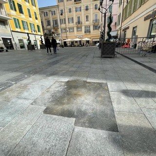 Sanremo: asfalto al posto della pavimentazione in centro, il Comune "E' tutto provvisorio e verrà sistemato al più presto" Sanremo: asfalto al posto della pavimentazione in centro, il Comune "E' tutto provvisorio e verrà sistemato al più presto"