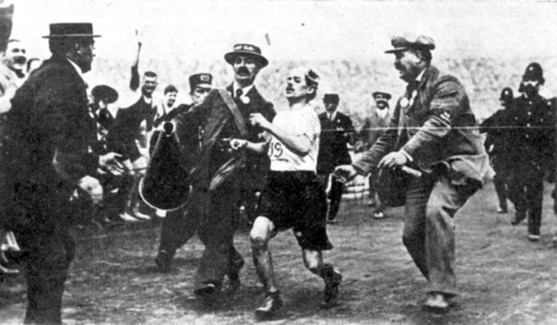 Atletica. I podisti della Sanremo Runners omaggiano Dorando Pietri nell'anniversario della sua scomparsa Atletica. I podisti della Sanremo Runners omaggiano Dorando Pietri nell'anniversario della sua scomparsa