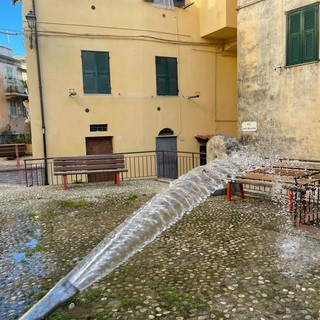 Ventimiglia: lavori per la pulizia delle strade e dei muri nel centro storico (Foto) Ventimiglia: lavori per la pulizia delle strade e dei muri nel centro storico (Foto)