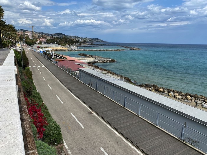 Sanremo: sistemata da Amaie Energia la passerella in legno sulla ciclabile all'altezza dell'Imperatrice
