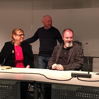 Sanremo: grande successo di pubblico ieri al Palafiori per la presentazione del libro di Carlo Lucarelli (Foto)