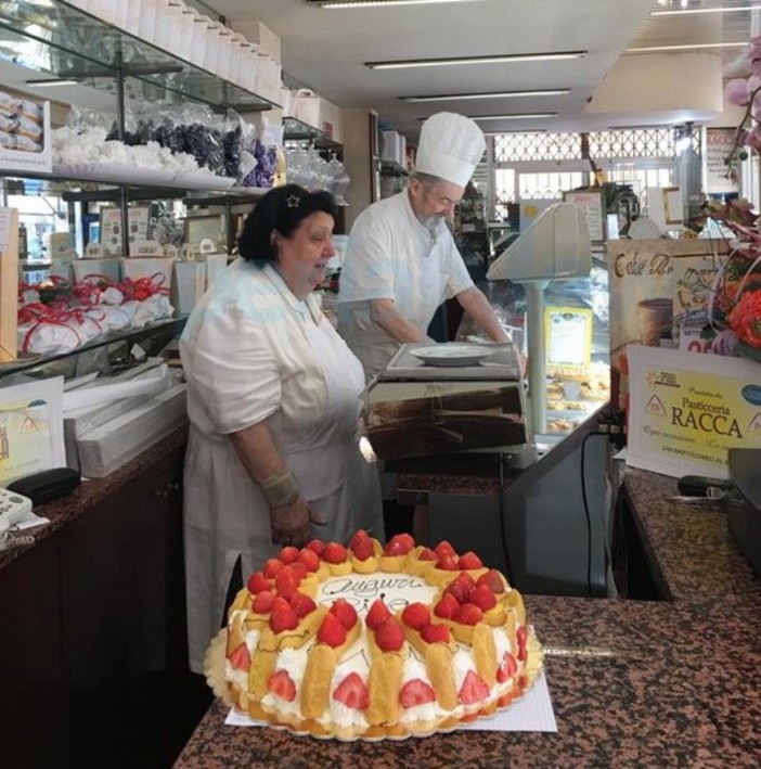 San Bartolomeo al Mare: dopo oltre 50 anni ha chiuso la storica pasticceria di Renato Racca (Foto) San Bartolomeo al Mare: dopo oltre 50 anni ha chiuso la storica pasticceria di Renato Racca (Foto)