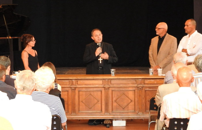 ‘Frontiera-Frontière: sketchs from the the French-Italian Border 2015’ in mostra a Grimaldi alla SOMS