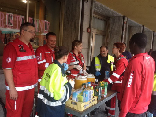 Ventimiglia: emergenza migranti al confine, giorni di duro lavoro anche per la Protezione Civile 'L. Veziano' Ventimiglia: emergenza migranti al confine, giorni di duro lavoro anche per la Protezione Civile 'L. Veziano'