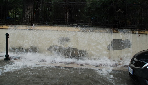 Sanremo: pioggia forte in tutta la provincia ed alcune strade allagate, le foto di Villa Ormond