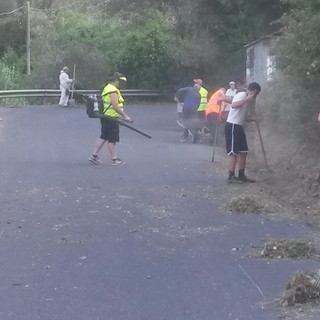 Bestagno: i residenti all'attacco, per il terzo anno consecutivo puliscono la strada di accesso all'abitato