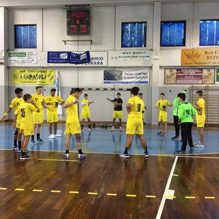 Nella foto la Pallamano Ventimiglia Under 16 durante il riscaldamento prima del match contro il Modena Nella foto la Pallamano Ventimiglia Under 16 durante il riscaldamento prima del match contro il Modena