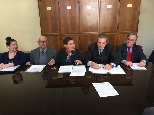 Imperia: sottoscritto il nuovo accordo territoriale per la stipula di contratti di locazione, Camonita (Uppi) "Giornata importante per il settore casa" (Foto e video) Imperia: sottoscritto il nuovo accordo territoriale per la stipula di contratti di locazione, Camonita (Uppi) "Giornata importante per il settore casa" (Foto e video)