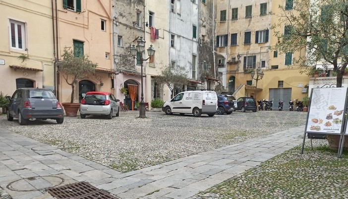 Sanremo: un luogo storico (vietato alle auto) come piazza San Siro trasformato in un parcheggio (Foto)