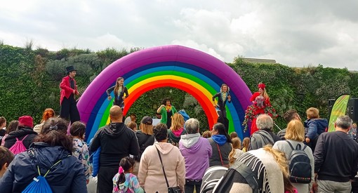 Imperia: centinaia di partecipanti oggi al parco urbano per il picnic e i giochi di Pasquetta (Foto)