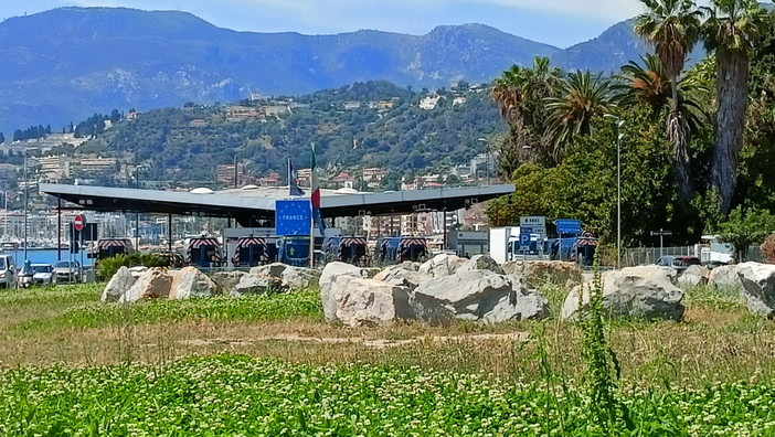 A Lampedusa 6.000 migranti e la Francia aumenta i controlli: cosa accadrà a Ventimiglia?