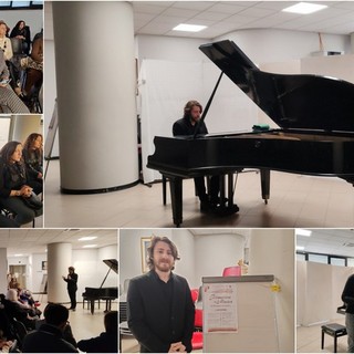 Vallecrosia, Paolo Salvi apre "Primavera in musica": il recital di pianoforte incanta il pubblico (Foto e video)