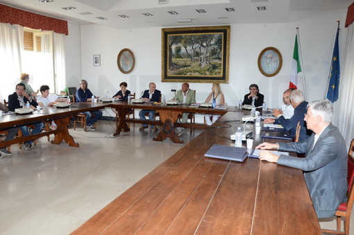 Dura presa di posizione dell'Amministrazione di Ospedaletti: "Non vuoi la discarica o l'inceneritore? Differenziati!"