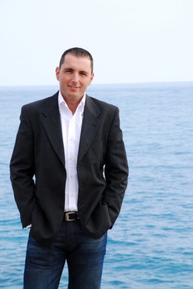 Imperia: il consigliere comunale Paolo Petrucci (Pdl) ha deciso di dimettersi Imperia: il consigliere comunale Paolo Petrucci (Pdl) ha deciso di dimettersi