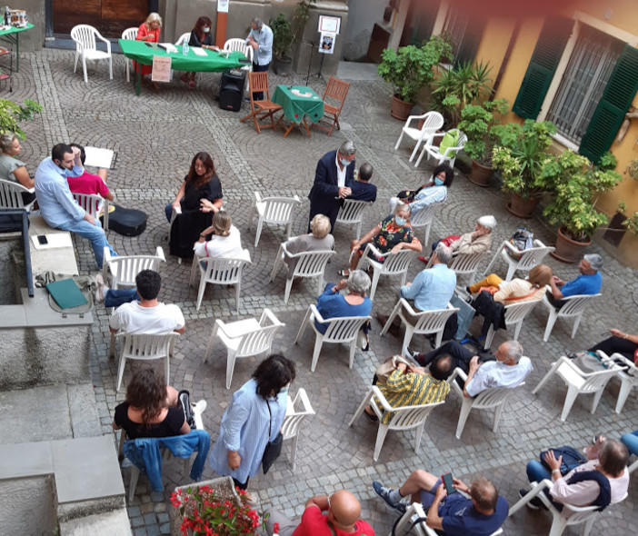 Ieri la prima serata del Badalucco Book Festival. Ospite la scrittrice sanremese Morena Fellegara (foto) Ieri la prima serata del Badalucco Book Festival. Ospite la scrittrice sanremese Morena Fellegara (foto)