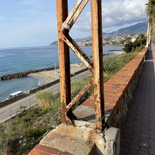 I pali della RT in corso Mazzini I pali della RT in corso Mazzini