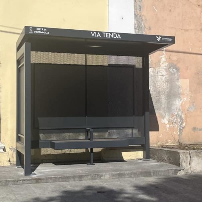 Ventimiglia: installate in centro le prime pensiline 'anti bivacco', Di Muro "Le vecchie nelle frazioni" Ventimiglia: installate in centro le prime pensiline 'anti bivacco', Di Muro "Le vecchie nelle frazioni"