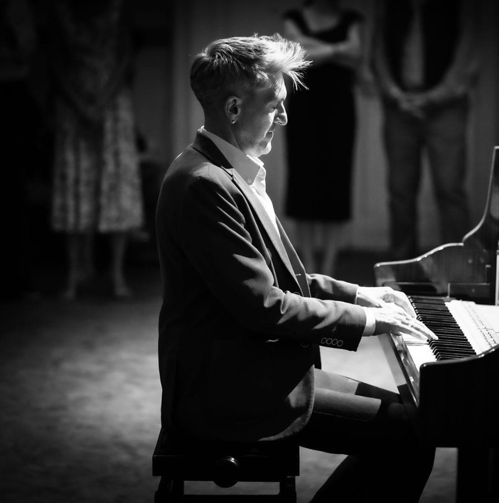 Sanremo, alla Federazione Operaia il pianista argentino Pablo Montanelli con ’ultimo concerto del ciclo “Musica Arti &amp; Mestieri”