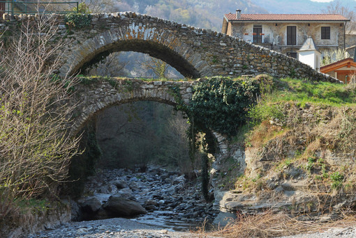 Molini di Triora: approvati dalla Giunta i lavori di ripristino del ponte verso il 'Laghetto delle Noci' Molini di Triora: approvati dalla Giunta i lavori di ripristino del ponte verso il 'Laghetto delle Noci'