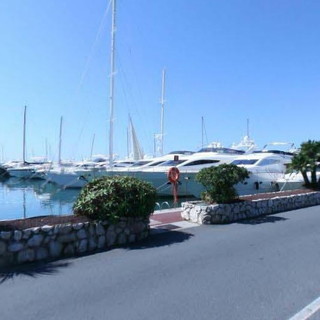 Sanremo: a causa di numerosi furti, chiuso il cancello in fondo ai pontili di Portosole