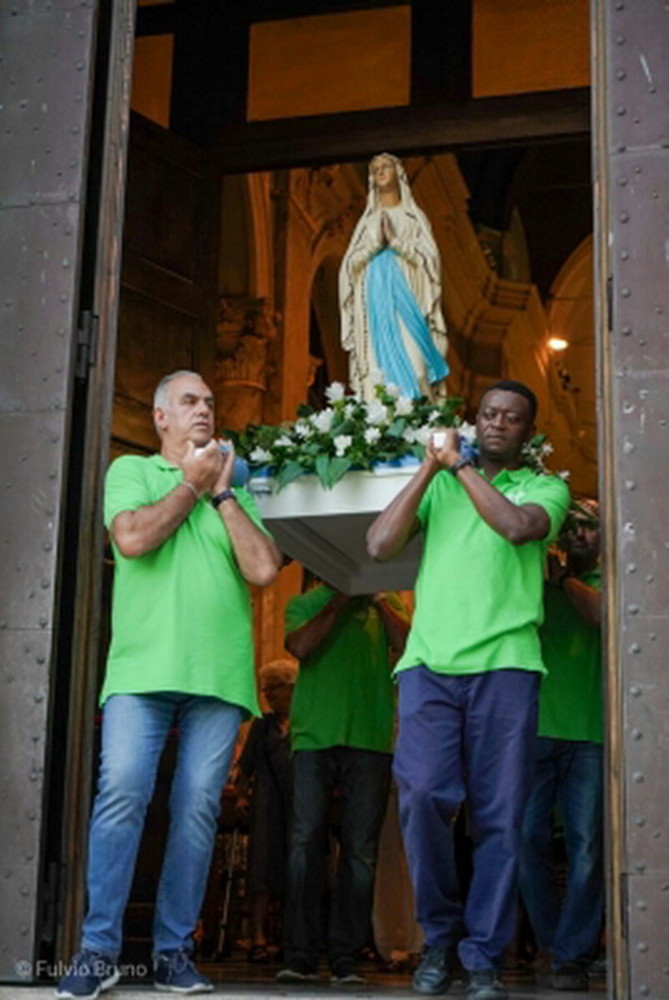 Sanremo: ieri la processione in città con la statua della Madonna per la 'Festa della Parrocchia degli Angeli' (Foto)