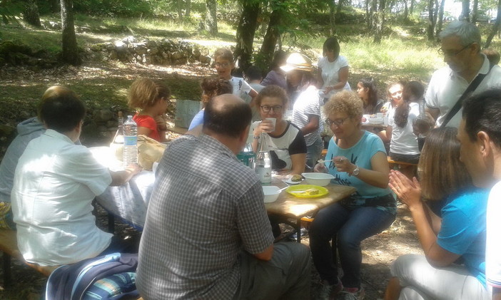 Domenica scorsa la passeggiata da Villa Guardia al Santuario della Maddalena per la ‘Festa della famiglia’
