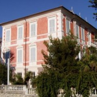 Diano Marina: alla 'Sala Falchi' la mostra di Giuliano Col�