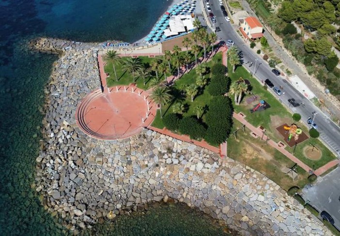 Imperia: terminati i lavori di riqualificazione del Parco della Rabina, domani l'apertura con una serata dedicata ai bambini (foto) Imperia: terminati i lavori di riqualificazione del Parco della Rabina, domani l'apertura con una serata dedicata ai bambini (foto)
