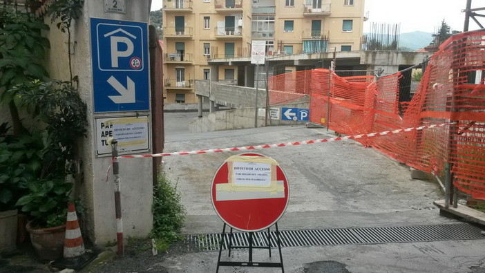Imperia: potrebbe riaprire a breve il parcheggio di via Gazzano, la rassicurazione dell'Assessore Guido Abbo Imperia: potrebbe riaprire a breve il parcheggio di via Gazzano, la rassicurazione dell'Assessore Guido Abbo