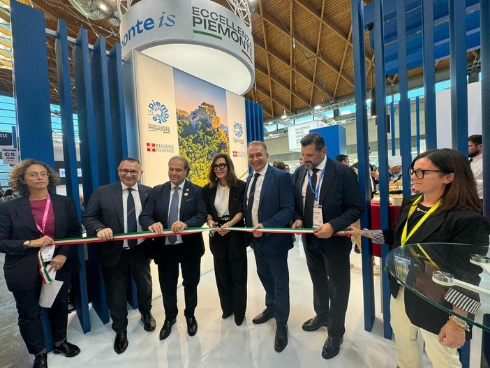 Piemonte e Liguria unite in sella: al TTG di Rimini firmato un patto per il cicloturismo Piemonte e Liguria unite in sella: al TTG di Rimini firmato un patto per il cicloturismo