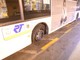 Sanremo: esplode uno pneumatico al bus, passeggeri sani e salvi, ma lunga attesa per la sostituzione (Foto)