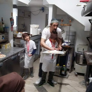Sanremo: gli alunni della 2a C alla Primaria di via Volta sono diventati 'Pizzaioli per un giorno' Sanremo: gli alunni della 2a C alla Primaria di via Volta sono diventati 'Pizzaioli per un giorno'