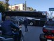Imperia, pullman resta incastrato in strada: traffico in tilt (Foto) Imperia, pullman resta incastrato in strada: traffico in tilt (Foto)