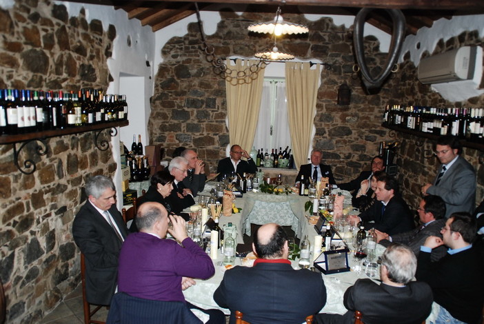 Metti una sera a cena con 10 sindaci.....tra aneddoti e sassolini nelle scarpe