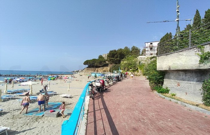 Passeggiata tra Bussana e Arma, Alberti: “Rischio smottamenti”, Longobardi: “Zona di Sanremo, pronto un progetto di rifacimento”