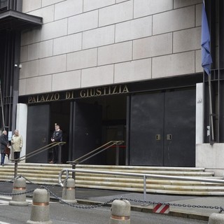 Concessi i domiciliari al diciassettenne accusato di violenza sessuale su una diciottenne conosciuta in discoteca Concessi i domiciliari al diciassettenne accusato di violenza sessuale su una diciottenne conosciuta in discoteca