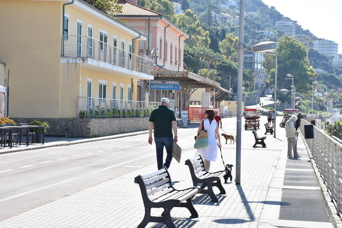 Ospedaletti, riqualificazione creativa delle panchine sul lungomare: il Gruppo "Tra le Righe" le trasformerà in scacchiere urbane Ospedaletti, riqualificazione creativa delle panchine sul lungomare: il Gruppo "Tra le Righe" le trasformerà in scacchiere urbane