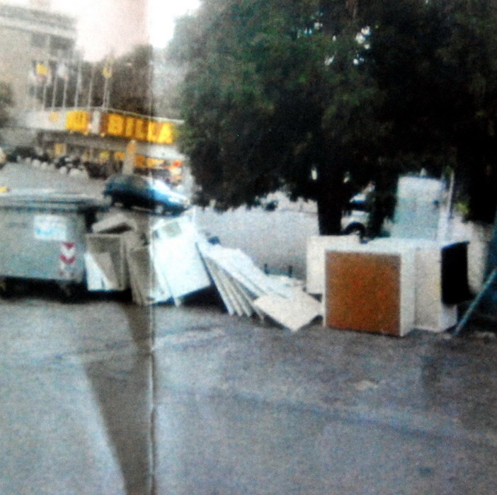 Sanremo: esposto dei residenti di via Flesia per una discarica abusiva, il Comune chiede collaborazione Sanremo: esposto dei residenti di via Flesia per una discarica abusiva, il Comune chiede collaborazione